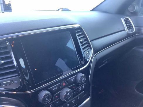 Used 2021 Jeep Grand Cherokee Limited w/ Luxury Group II AWD/4WD image 17