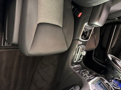 Used 2018 Chrysler 300 Touring w/ Sport Appearance Package image 22