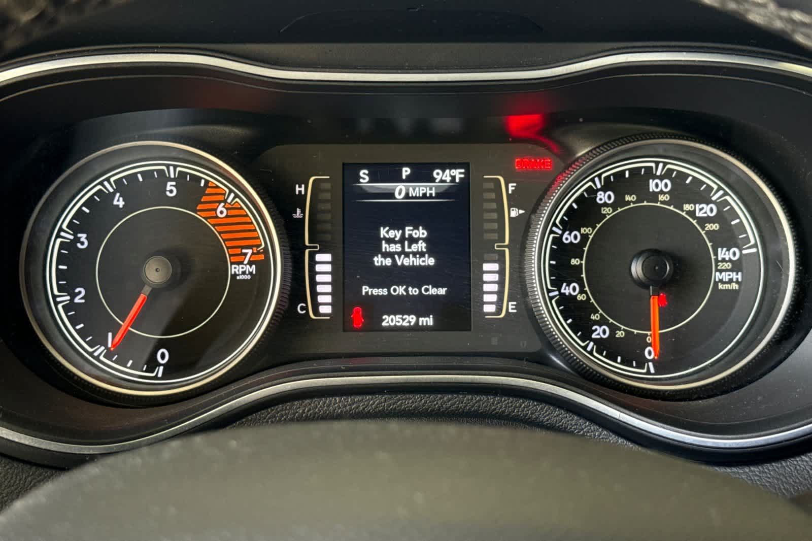 Used 2019 Jeep Cherokee Latitude Plus w/ Cold Weather Group AWD/4WD image 28