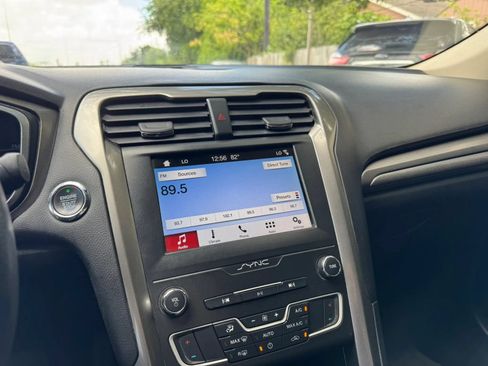 Used 2019 Ford Fusion SE FWD image 35