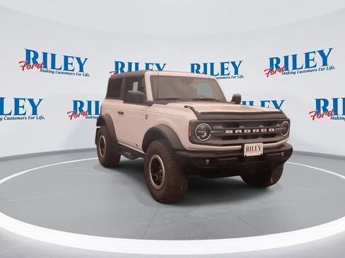 Certified 2023 Ford Bronco Big Bend w/ Sasquatch Package AWD/4WD image 4