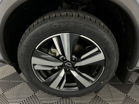 Used 2023 Nissan Rogue SL w/ SL Premium Package image 12