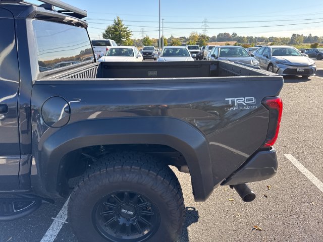Used 2025 Toyota Tacoma TRD Off-Road AWD/4WD image 19