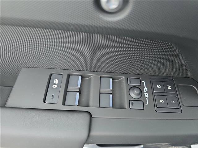 Used 2026 Land Rover Defender 110 X-Dynamic SE AWD/4WD image 27