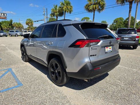 Used 2020 Toyota RAV4 LE FWD image 3