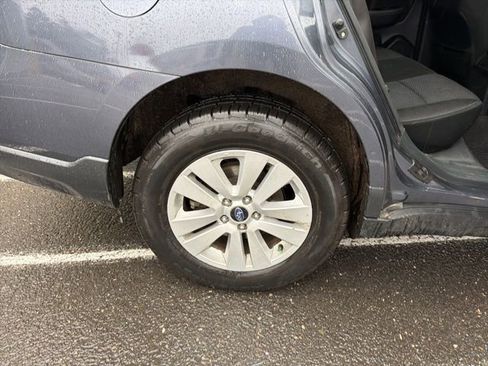 Used 2017 Subaru Outback 2.5i Premium image 16