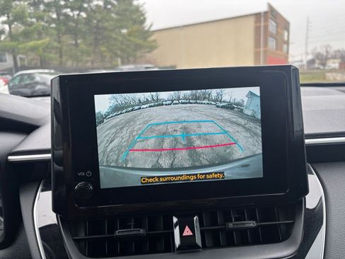 Used 2025 Toyota Corolla Cross LE image 17