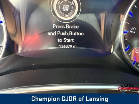 Used 2019 Chrysler Pacifica Limited w/ Tire & Wheel Group FWD image 27