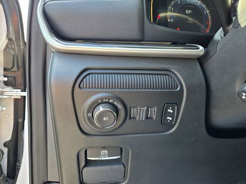Used 2024 Jeep Wagoneer 4WD w/ Premium Group I image 17