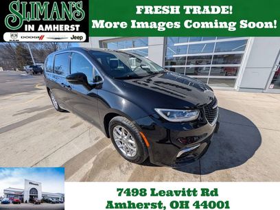Used 2024 Chrysler Pacifica Touring-L
