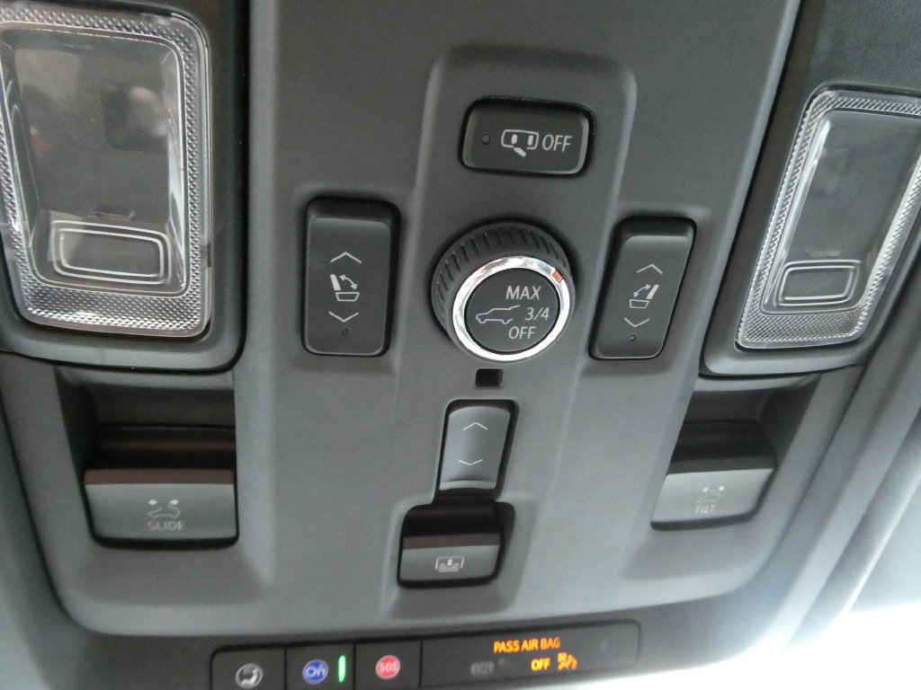 Certified 2025 Chevrolet Suburban High Country AWD/4WD image 32