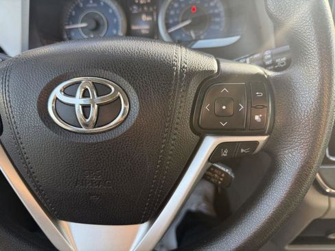 Used 2018 Toyota Sienna LE image 15