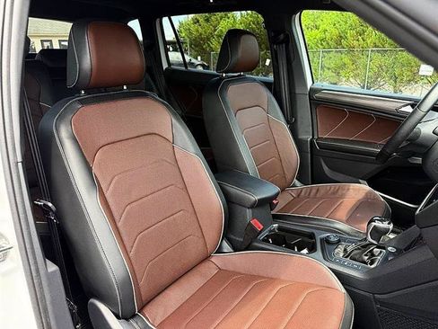 Used 2024 Volkswagen Tiguan SEL R-Line w/ MDO Package, Two-Row AWD/4WD image 17
