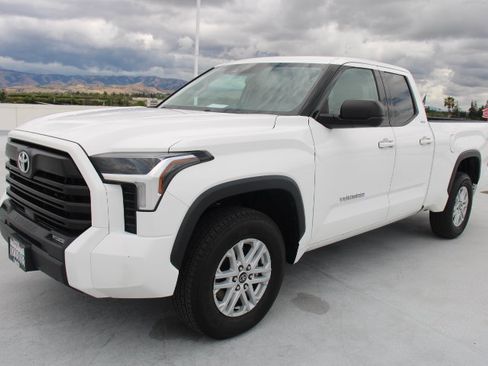Used 2023 Toyota Tundra SR5 w/ SR5 Premium Package AWD/4WD image 7