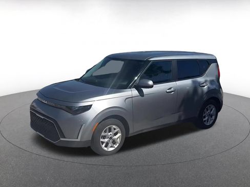 Used 2025 Kia Soul LX w/ LX Technology Package FWD image 5