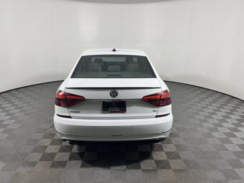 Used 2019 Volkswagen Passat 2.0T SE R-Line FWD image 4