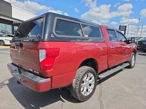 Used 2018 Nissan Titan SV w/ SV Convenience Package image 5