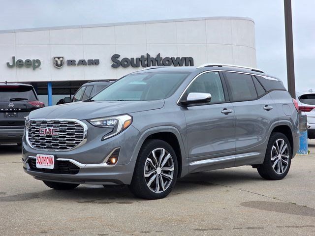 Used 2018 GMC Terrain Denali w/ Driver Alert Package II AWD/4WD image 3