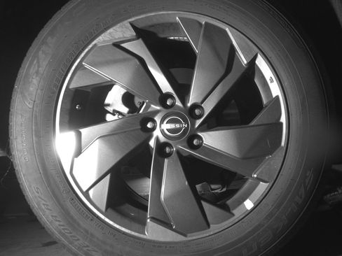 Used 2025 Nissan Rogue SV FWD image 15