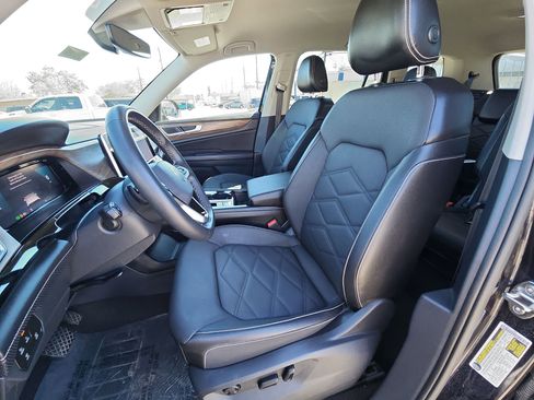 Used 2024 Volkswagen Atlas SE image 13