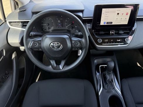 Used 2025 Toyota Corolla LE FWD image 12