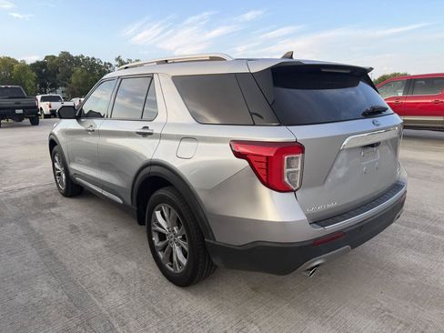 Used 2023 Ford Explorer Limited AWD/4WD image 3