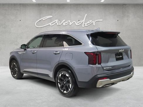 Used 2024 Kia Sorento S image 14