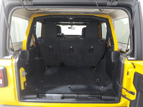 Used 2020 Jeep Wrangler Unlimited Sahara w/ Cold Weather Group image 16