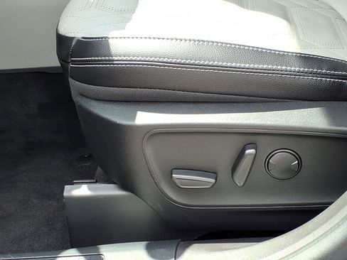 Certified 2023 Ford Escape Platinum w/ Premium Technology Package AWD/4WD image 15