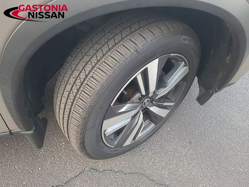 Used 2021 Nissan Rogue SL w/ Premium Package image 14