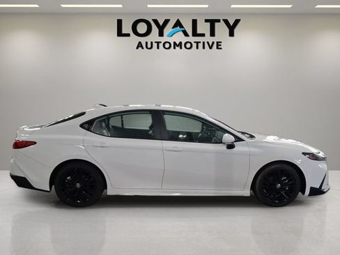 Used 2025 Toyota Camry SE FWD image 6
