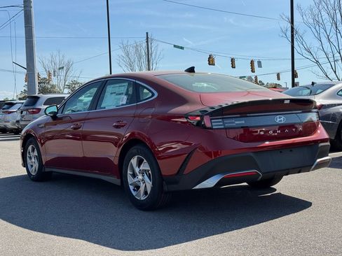 Used 2025 Hyundai Sonata SE image 9