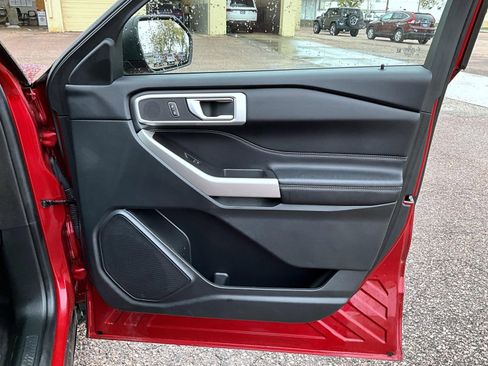 Used 2022 Ford Explorer XLT w/ Equipment Group 202A image 17