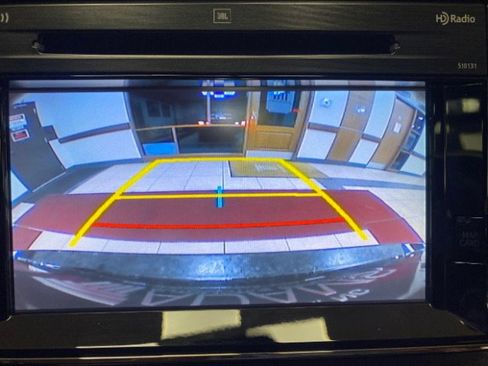 Used 2016 Toyota Avalon Limited image 28