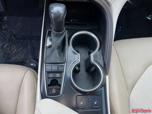 Certified 2020 Toyota Camry XLE w/ Sunroof Package FWD image 31