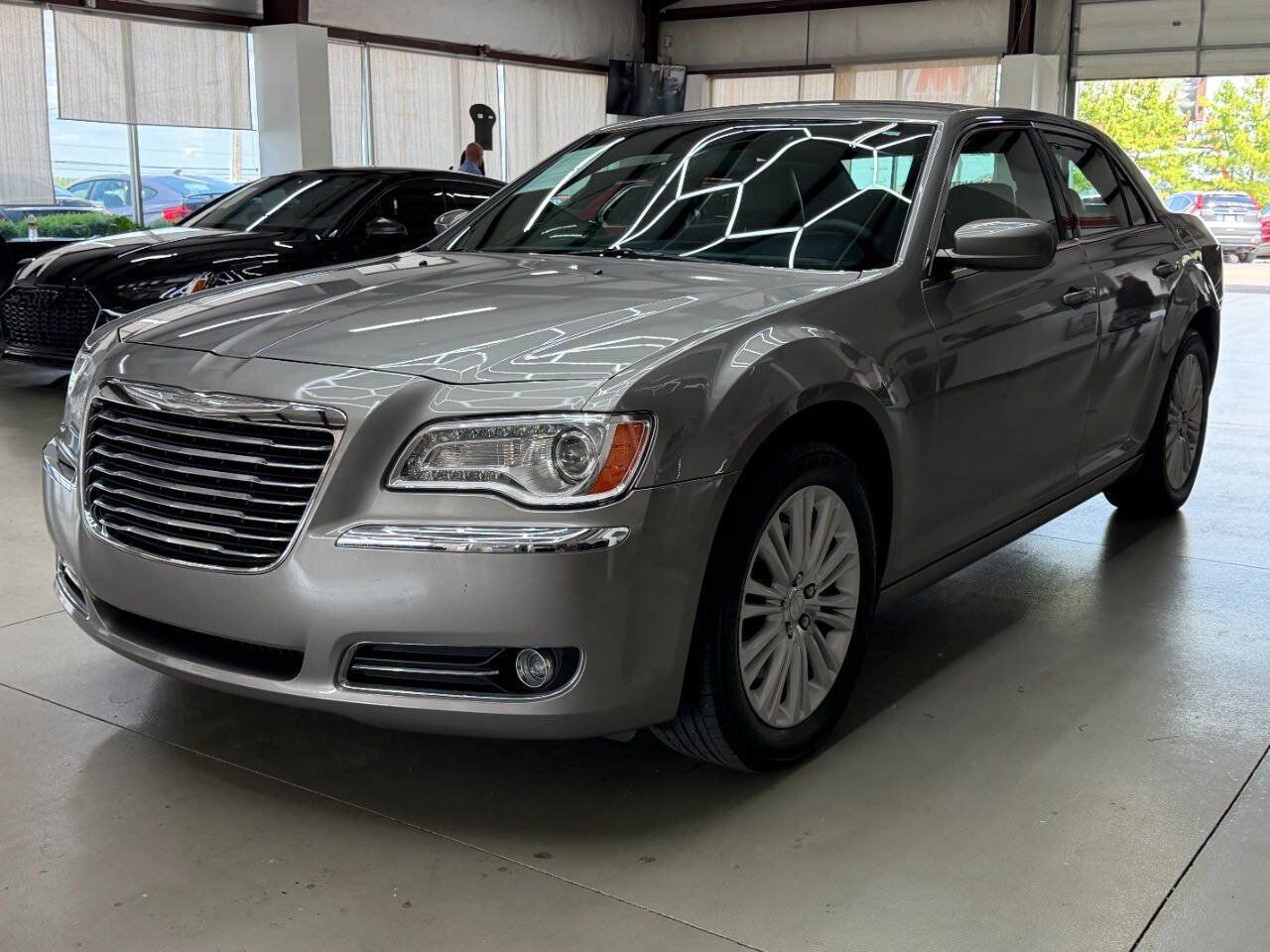 Used 2014 Chrysler 300 AWD w/ Driver Convenience Group image 5