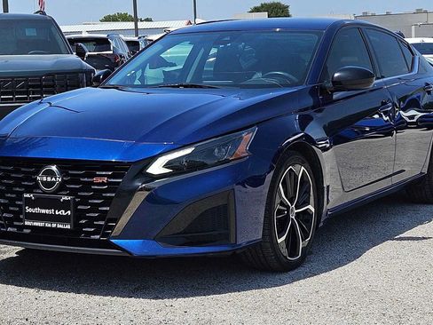Used 2023 Nissan Altima 2.5 SR FWD image 8