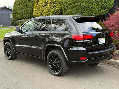 Used 2019 Jeep Grand Cherokee Altitude AWD/4WD image 3