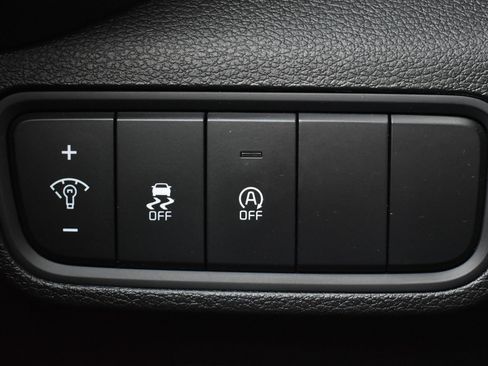 Used 2025 Kia Soul LX w/ LX Technology Package FWD image 17