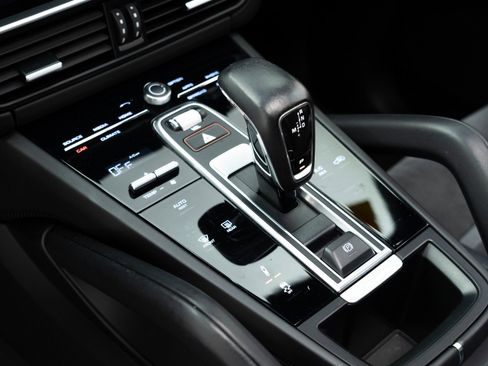 Used 2021 Porsche Cayenne GTS image 28