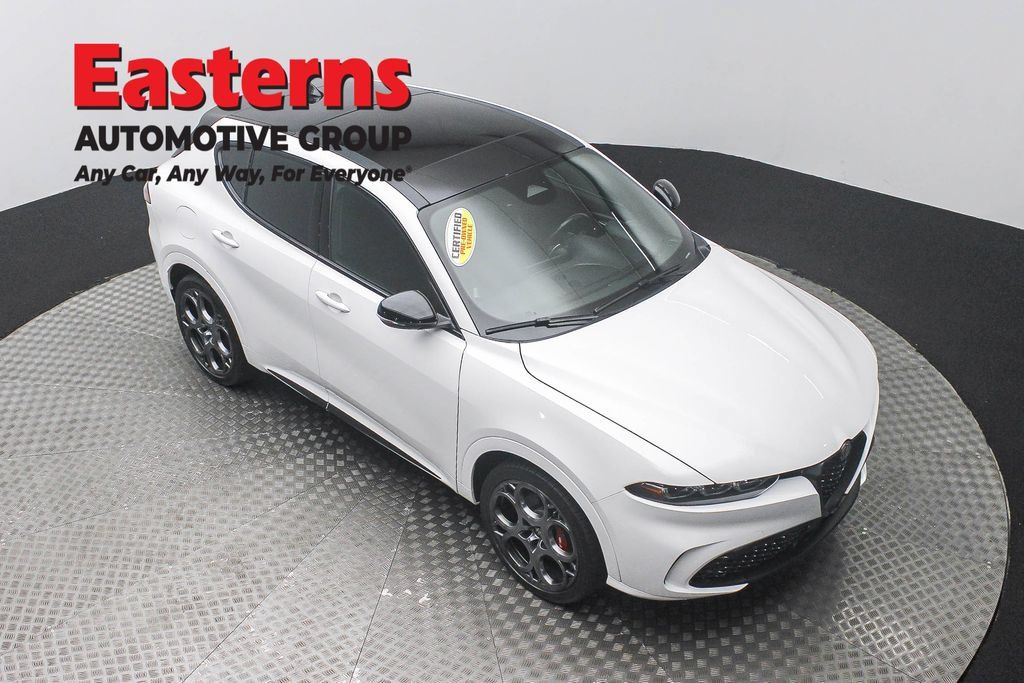 Used 2025 Alfa Romeo Tonale Tributo Italiano AWD/4WD image 3