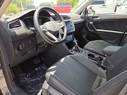 Used 2024 Volkswagen Tiguan SE FWD image 30