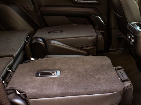 Used 2025 GMC Yukon Denali image 40