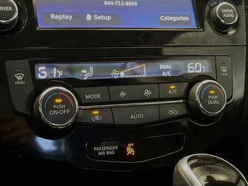 Used 2017 Nissan Rogue SL FWD image 10