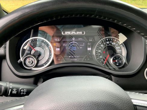 Used 2024 RAM 1500 Laramie AWD/4WD image 19