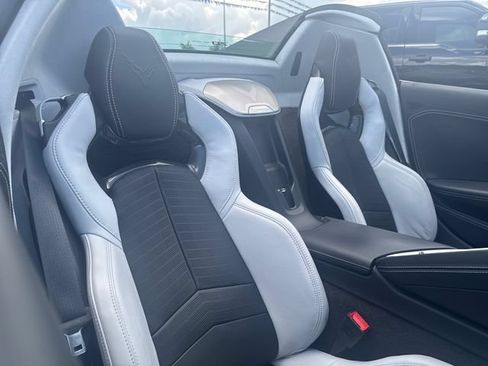 Used 2023 Chevrolet Corvette Stingray Premium Conv w/ Z51 Performance Package RWD image 37