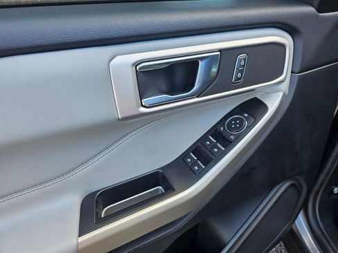 Used 2022 Ford Explorer XLT w/ Equipment Group 202A image 28