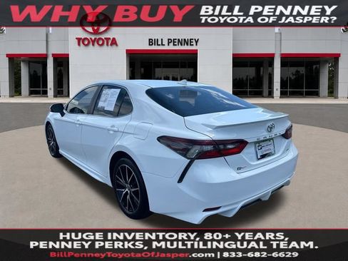 Used 2024 Toyota Camry SE FWD image 3