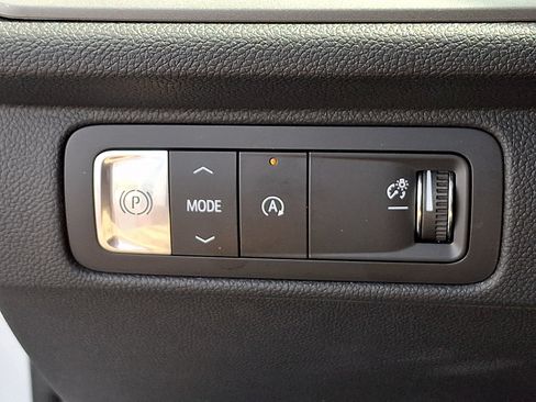 Used 2025 Chevrolet Traverse LT w/ Enhanced Driving Package FWD image 24
