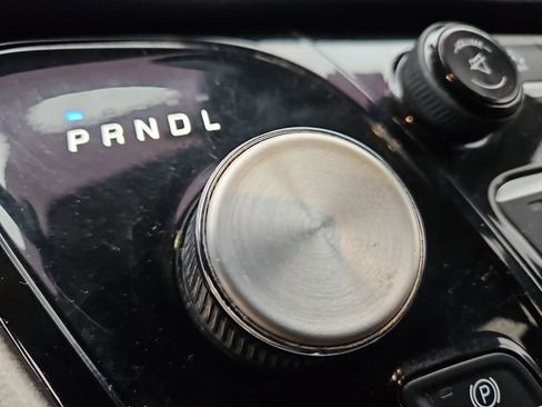 Used 2017 Chrysler Pacifica Touring-L w/ Tire & Wheel Group image 16